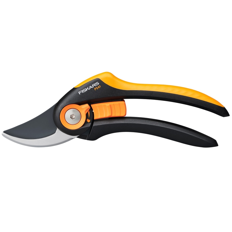 Fiskars nožnice dvojčepeľové záhradné P541 do 24mm SmartFit Plus