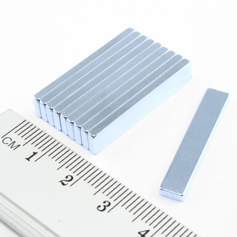 Magnet kváder 30x5x2mm N35